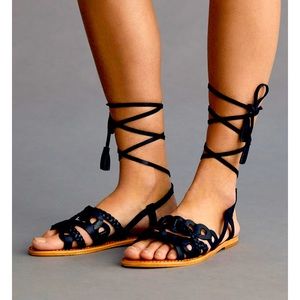 Pilcro Woven Tie-Up Gladiator Sandals
* Leather
* Imported size 11
